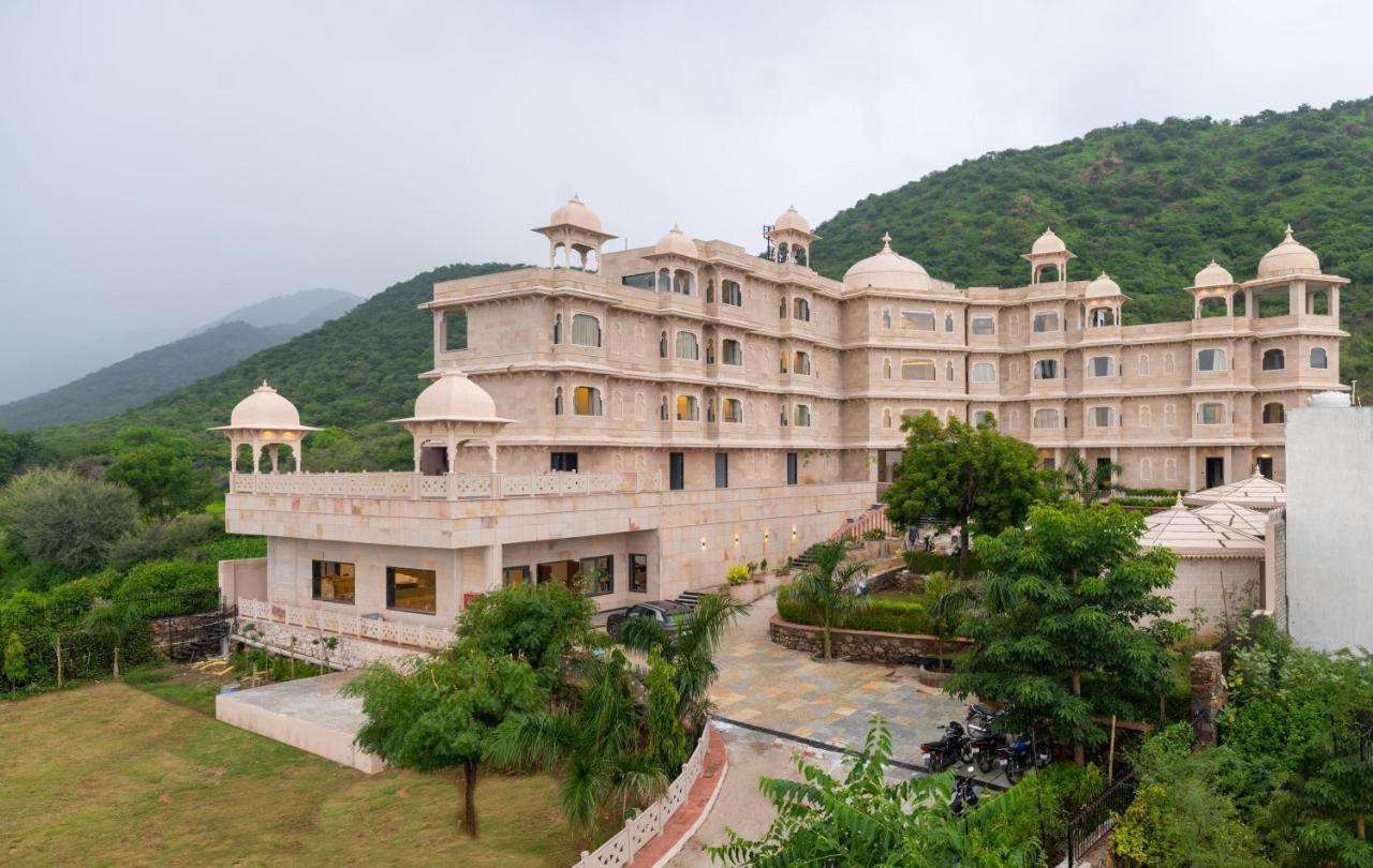 Traavista Aravali Mahal Hotel Udaipur Buitenkant foto