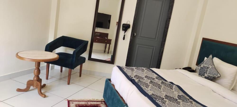 Traavista Aravali Mahal Hotel Udaipur Buitenkant foto